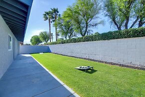 Theater Room & Pool Deck: Retreat in Palm Desert!