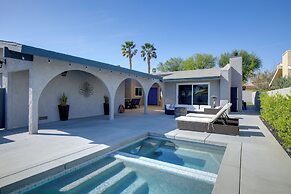 Theater Room & Pool Deck: Retreat in Palm Desert!