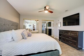 Theater Room & Pool Deck: Retreat in Palm Desert!