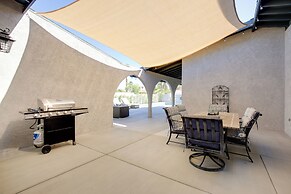 Theater Room & Pool Deck: Retreat in Palm Desert!