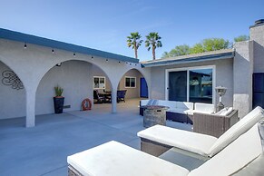Theater Room & Pool Deck: Retreat in Palm Desert!
