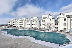 1 Mi to Shops & Dining: Idyllic Lakeside Getaway!