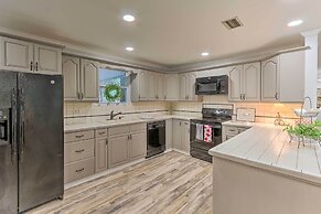 1 Mi to Old Town Bluffton: Home w/ Screened Porch