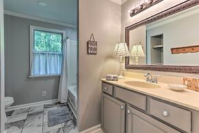 1 Mi to Old Town Bluffton: Home w/ Screened Porch