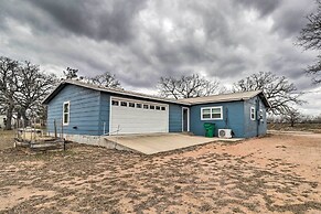 Welcoming Tow Home ~ 1 Mi to Lake Buchanan!