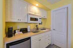 Ocean City Condo w/ Pool: Walk to Boardwalk!