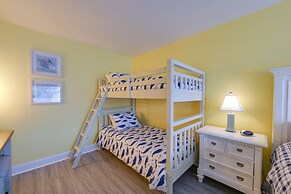 Ocean City Condo w/ Pool: Walk to Boardwalk!