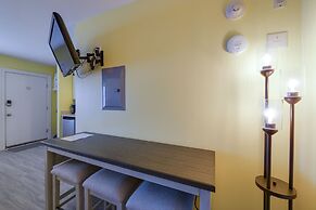 Ocean City Condo w/ Pool: Walk to Boardwalk!