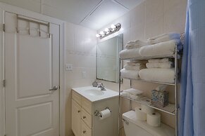 Ocean City Condo w/ Pool: Walk to Boardwalk!