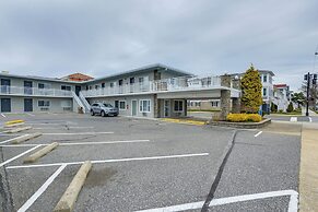 Ocean City Condo w/ Pool: Walk to Boardwalk!