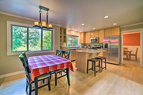 Beautiful Wine Country Home w/ Hot Tub & Lake View