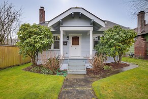 Charming Tacoma Vacation Home w/ Fenced Yard