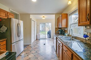 Charming Tacoma Vacation Home w/ Fenced Yard