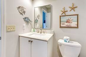 Walk to Beach: Villa w/ Balcony in Hilton Head!