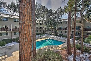 Walk to Beach: Villa w/ Balcony in Hilton Head!