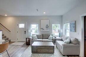 Riverfront Sheboygan Townhome w/ Grill!