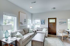 Riverfront Sheboygan Townhome w/ Grill!