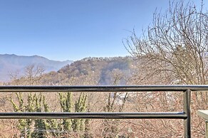 Unique Smokies Ski Shack w/ Mountain-top View