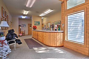 Unique Smokies Ski Shack w/ Mountain-top View