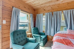 1 Mi to Ocean: Colorful Freeport Beach Rental!