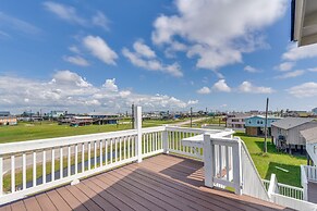 1 Mi to Ocean: Colorful Freeport Beach Rental!