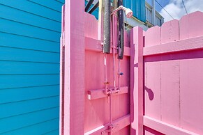 1 Mi to Ocean: Colorful Freeport Beach Rental!