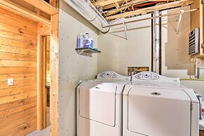 Splendid Family Cabin w/ Hot Tub & Grill!