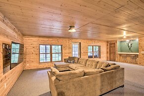 Splendid Family Cabin w/ Hot Tub & Grill!