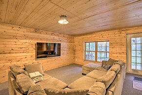 Splendid Family Cabin w/ Hot Tub & Grill!