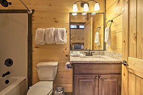 Luxe Cabin w/ Home Theater < 2 Miles to Gatlinburg