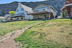 Coulee City Home w/ Mtn Views - Steps to Blue Lake