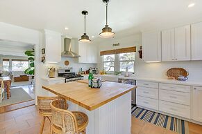 Beautiful South Oceanside Bungalow: 1 Mi to Beach!