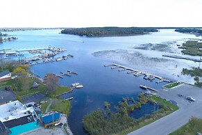 Cozy Cedarville Cottage - Walk to Lake Huron!