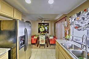 Palm Desert Townhome w/ Mountain Views & Patio