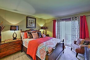 Palm Desert Townhome w/ Mountain Views & Patio