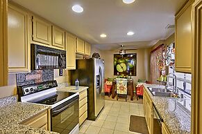 Palm Desert Townhome w/ Mountain Views & Patio