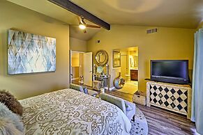 Palm Desert Townhome w/ Mountain Views & Patio