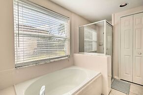 < 5 Mi to Disney Parks: Spacious Home w/ Lanai