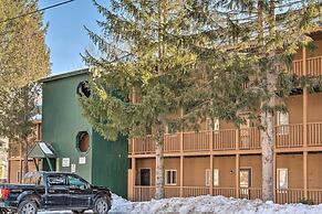 Lincoln Apartment w/ Balcony: 2 Mi to Loon Mtn!