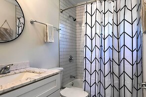 Charming Charlotte Condo - Fully Renovated!