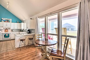 Walk to Ocean: Coastal Home in Crystal Beach!