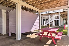 Walk to Ocean: Coastal Home in Crystal Beach!