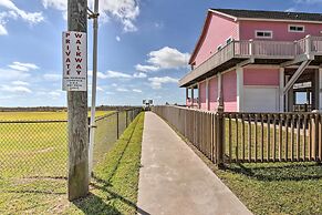 Walk to Ocean: Coastal Home in Crystal Beach!