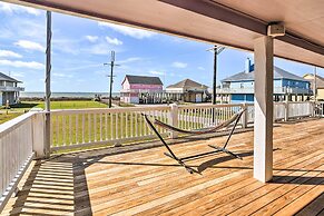 Walk to Ocean: Coastal Home in Crystal Beach!