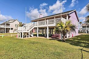 Walk to Ocean: Coastal Home in Crystal Beach!