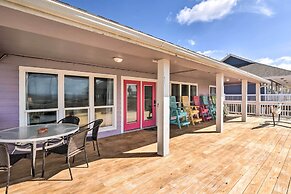 Walk to Ocean: Coastal Home in Crystal Beach!