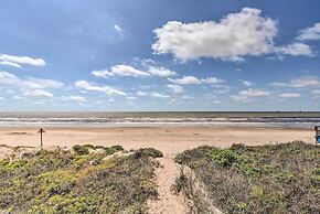 Walk to Ocean: Coastal Home in Crystal Beach!