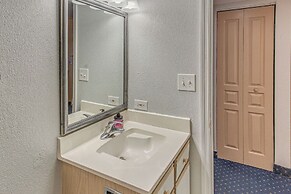 Bay Watch Resort Studio w/ Resort Amenities!