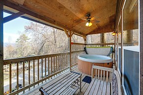 'gone Hiking' Bryson City Cabin w/ Hot Tub & Grill