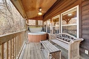 'gone Hiking' Bryson City Cabin w/ Hot Tub & Grill